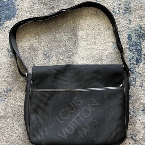 Louis Vuitton Terre Damier Wool Messenger Bag Unisex/Men’s - Picture 2 of 5